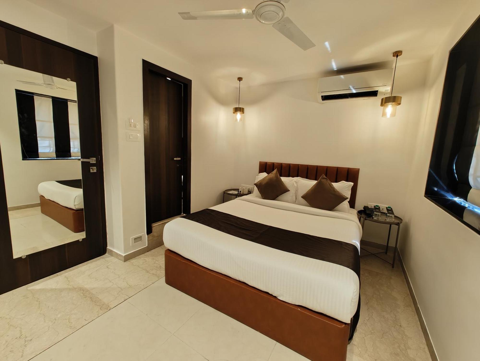 The Majlis Hotel - Colaba Mumbai Exterior photo