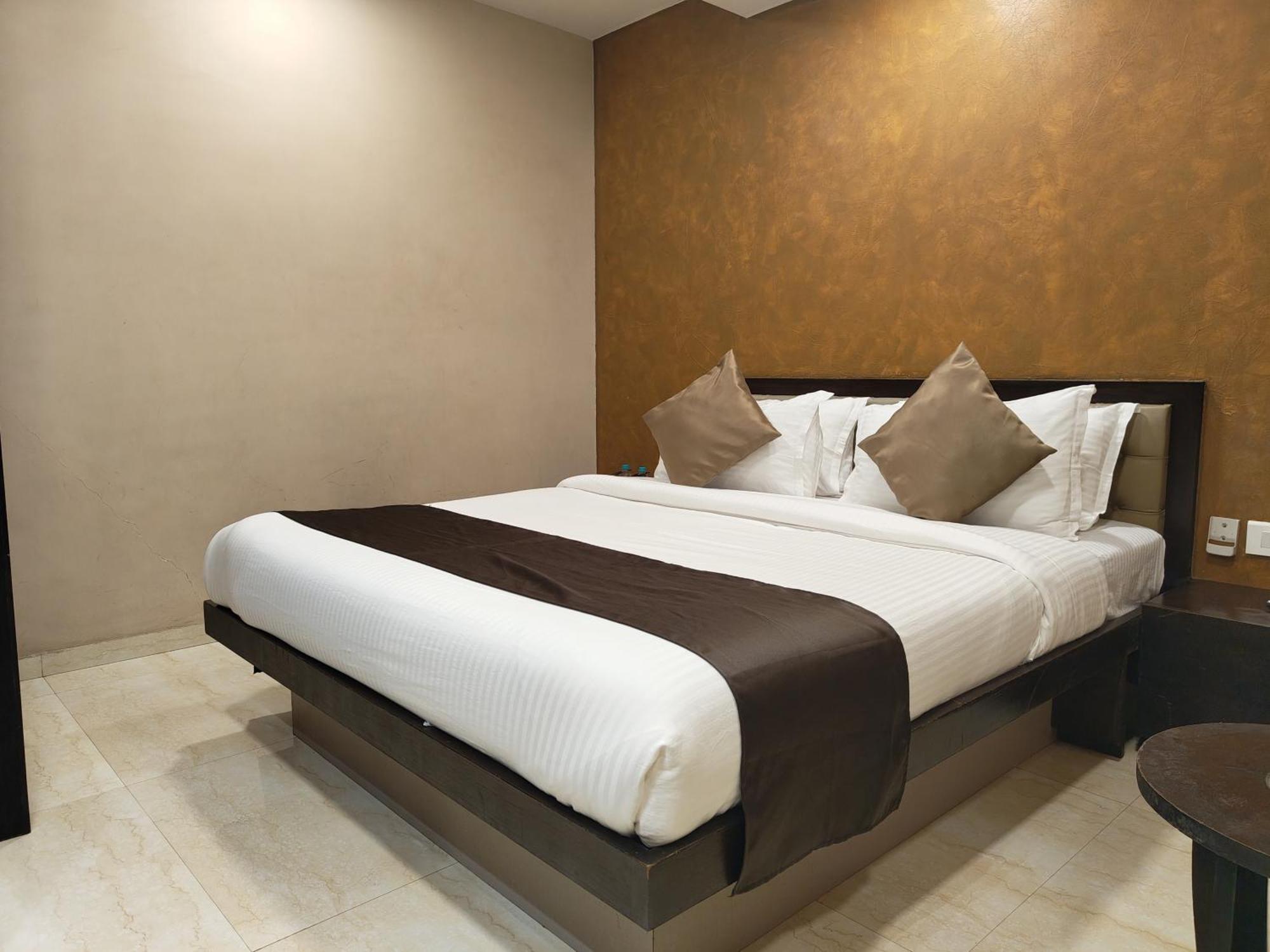 The Majlis Hotel - Colaba Mumbai Exterior photo