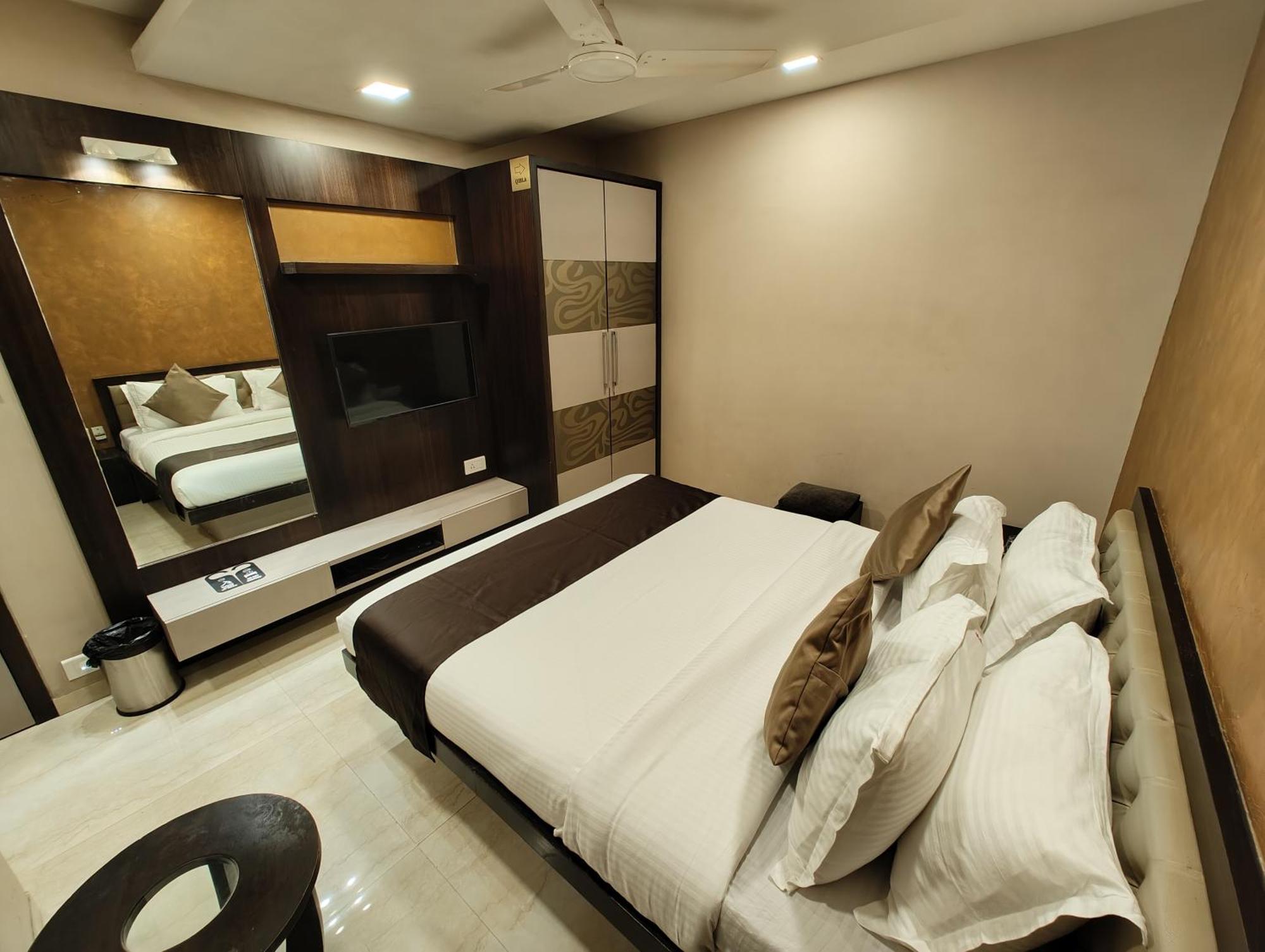 The Majlis Hotel - Colaba Mumbai Exterior photo