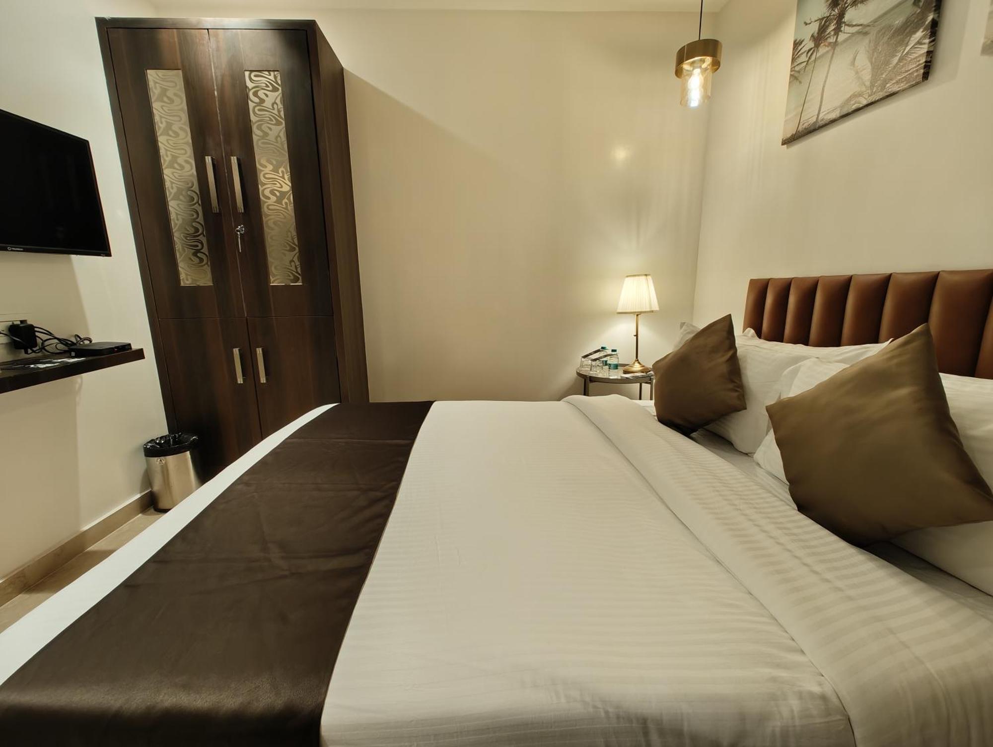 The Majlis Hotel - Colaba Mumbai Exterior photo