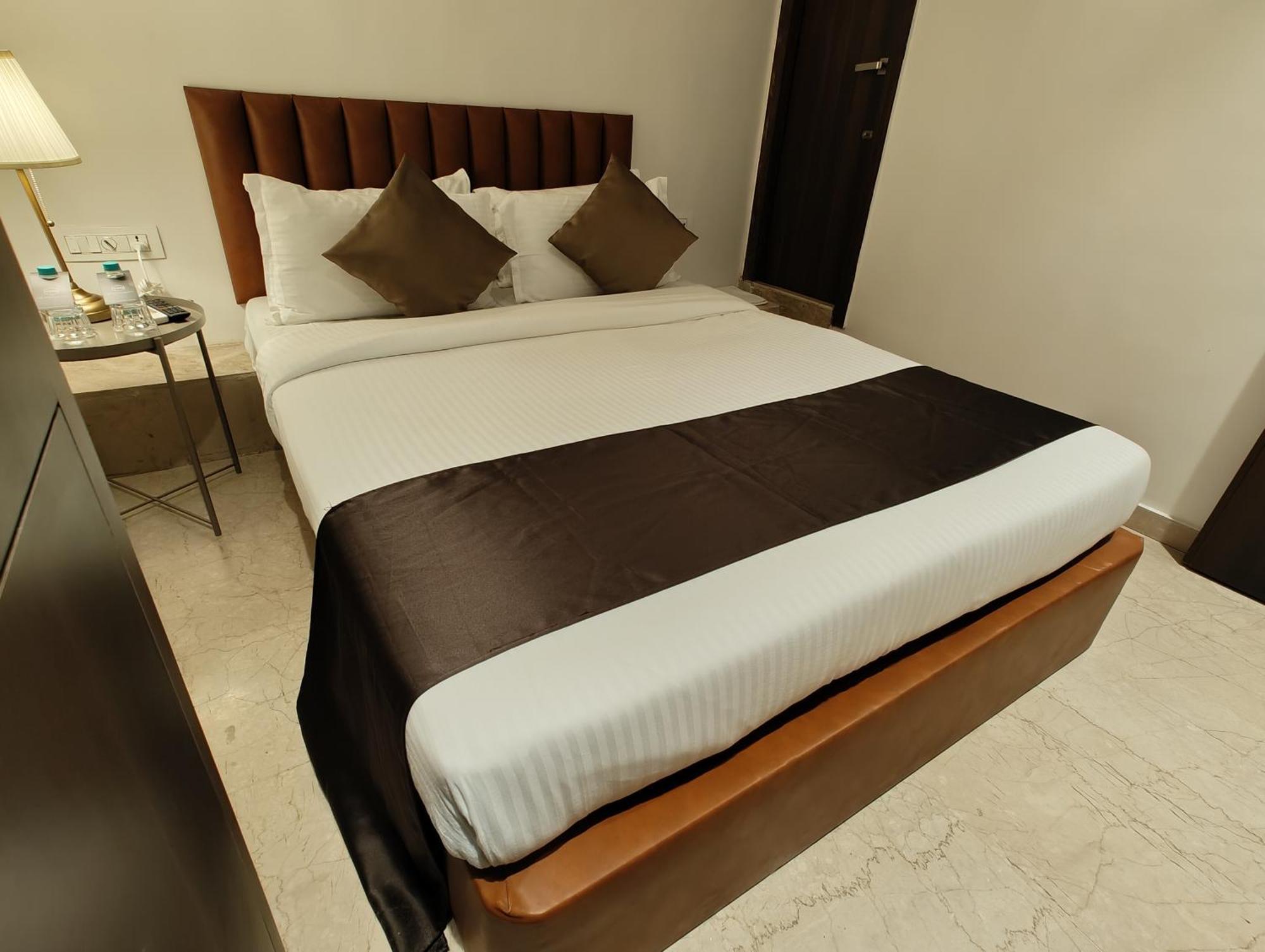 The Majlis Hotel - Colaba Mumbai Exterior photo