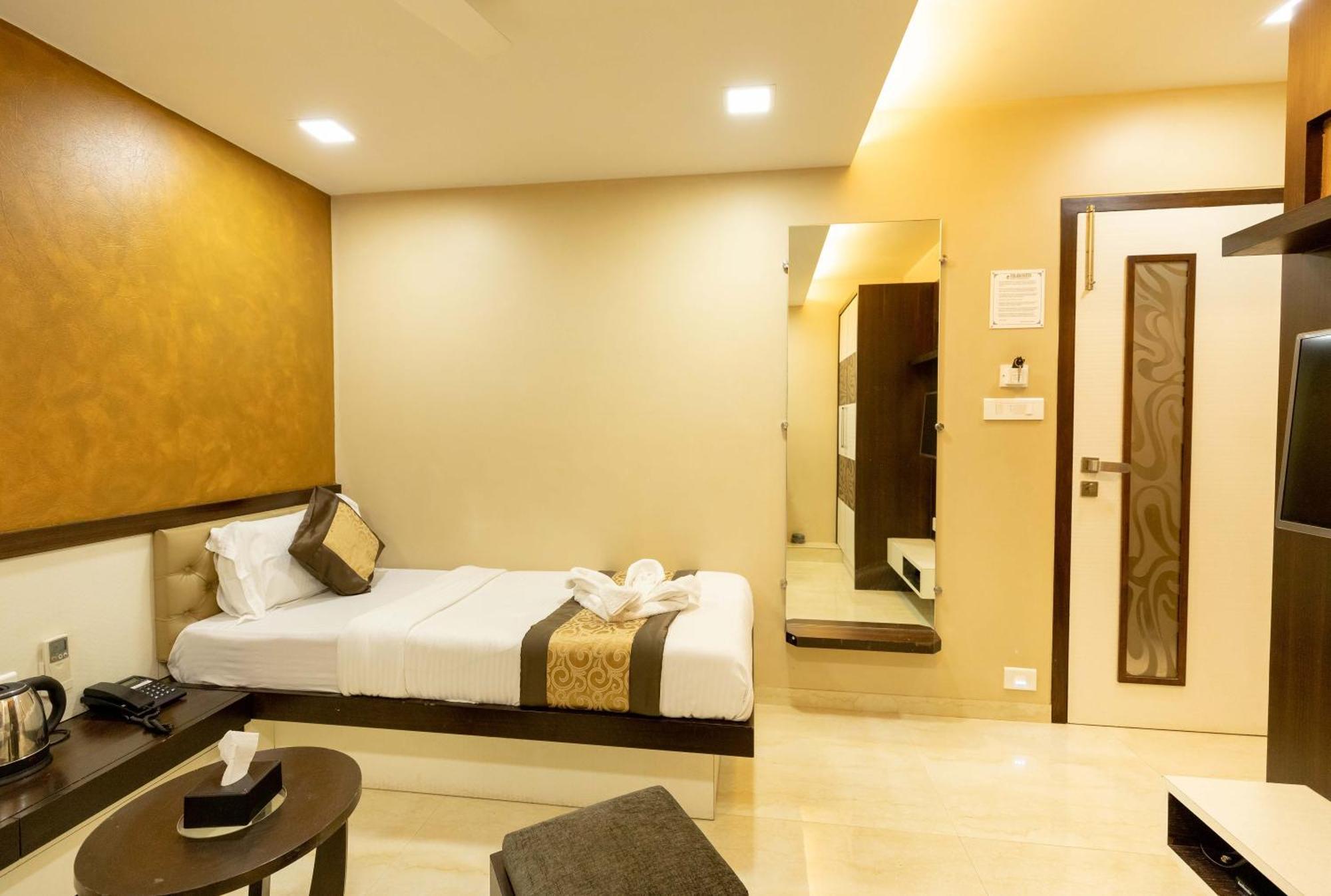 The Majlis Hotel - Colaba Mumbai Exterior photo