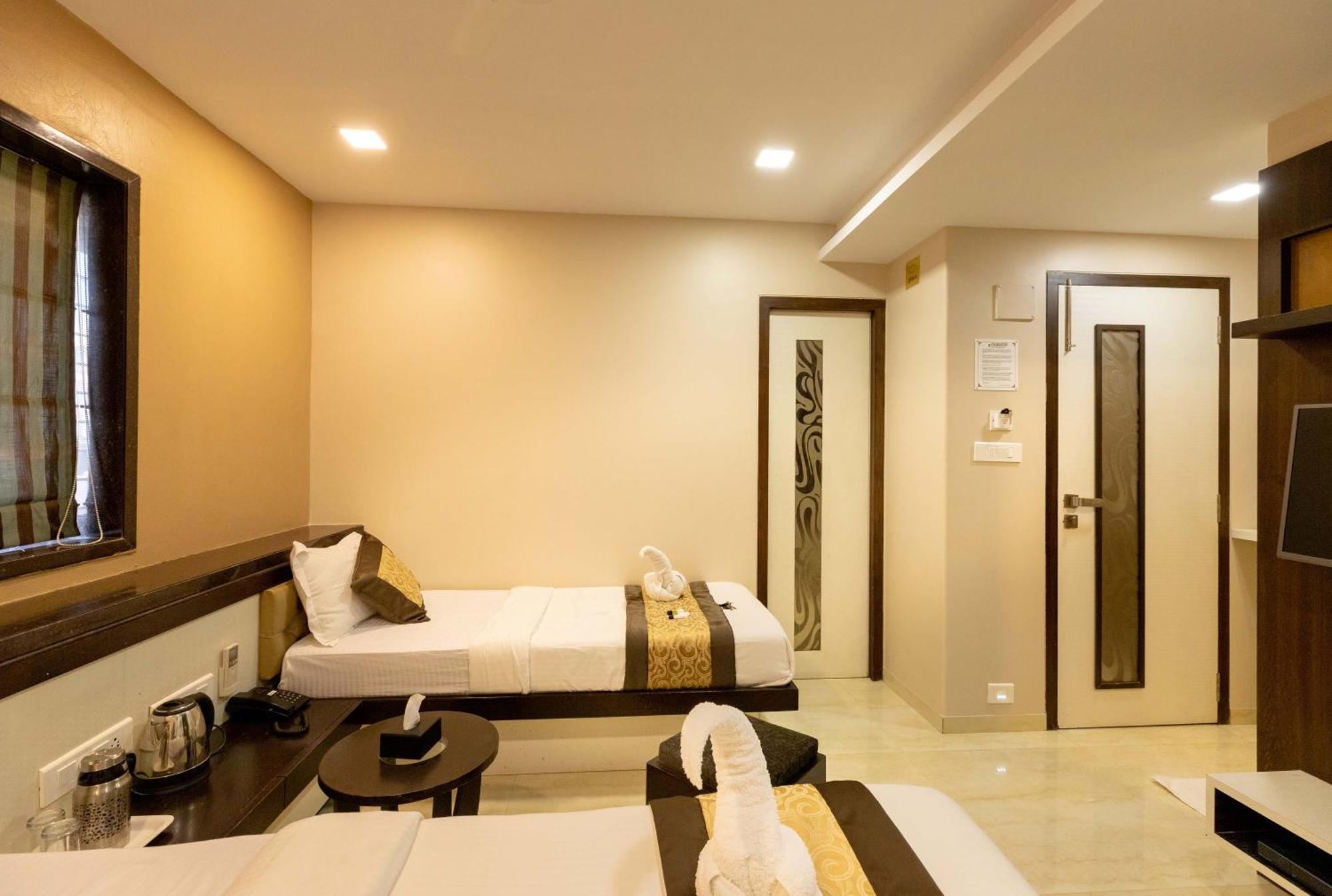 The Majlis Hotel - Colaba Mumbai Exterior photo