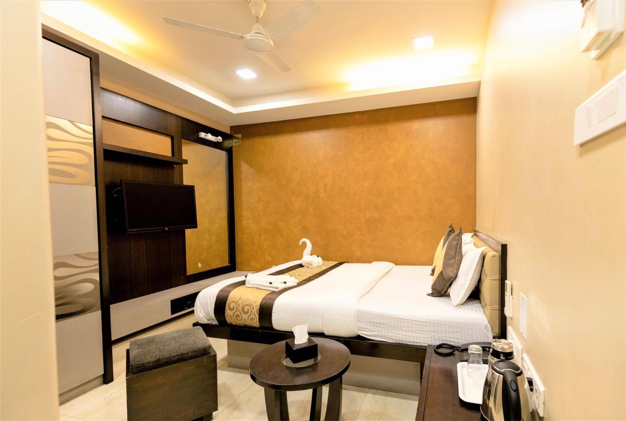 The Majlis Hotel - Colaba Mumbai Exterior photo