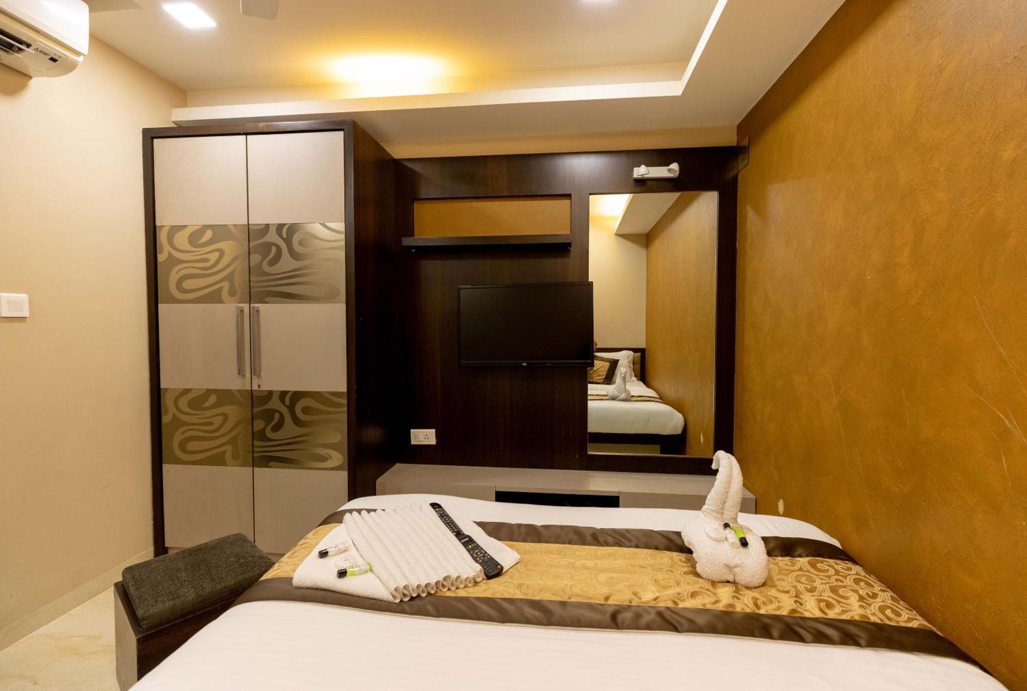 The Majlis Hotel - Colaba Mumbai Exterior photo